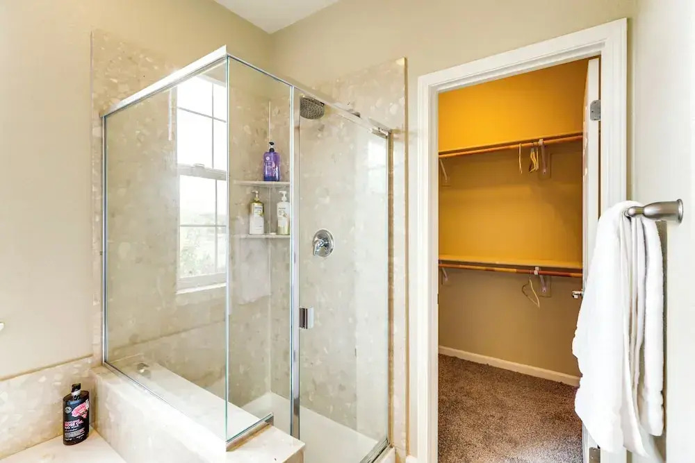 6 Mi to Dtwn Reno: Mtn-view Retreat w/ Fireplace!