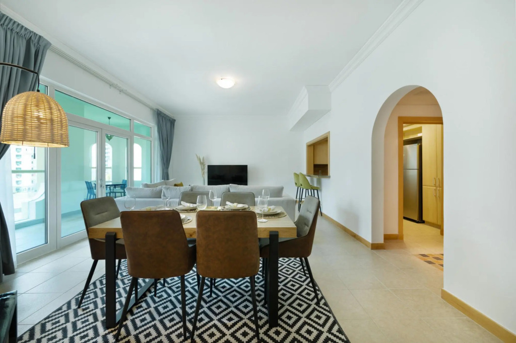 Maison Privee - Stylish Apt with Large Patio close to the Beach