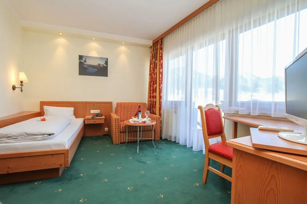 Hotel Tiroler Adler - bed and breakfast