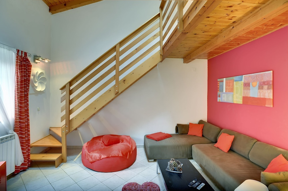 Detached Holiday House With Private Pool Only Near the Beach