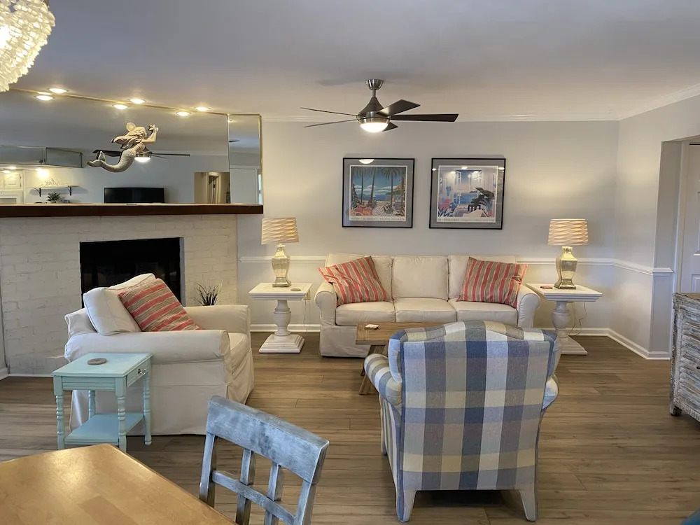 Tilghman Lakes H4 3 Bedroom Condo by RedAwning
