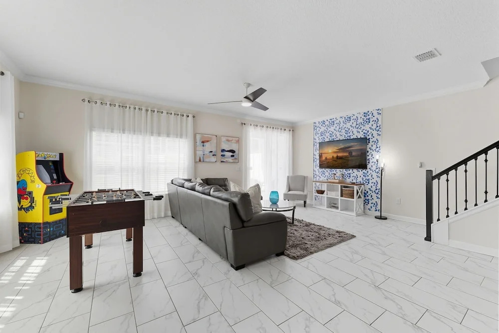 Modern 5BR Retreat Pool Water Park More