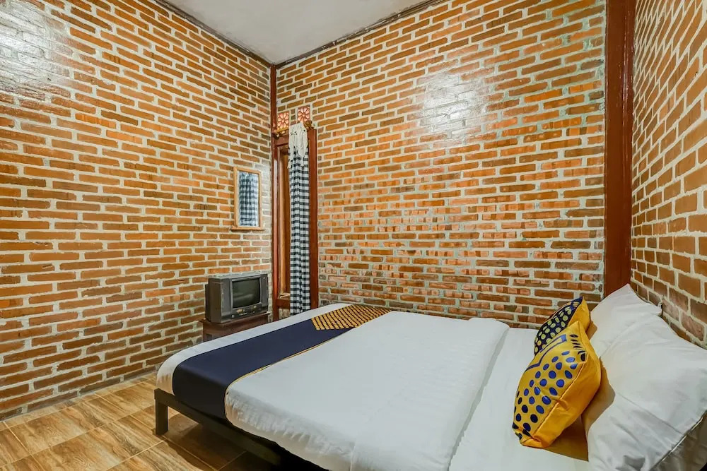 OYO Homes 90996 Desa Wisata Pulesari Syariah