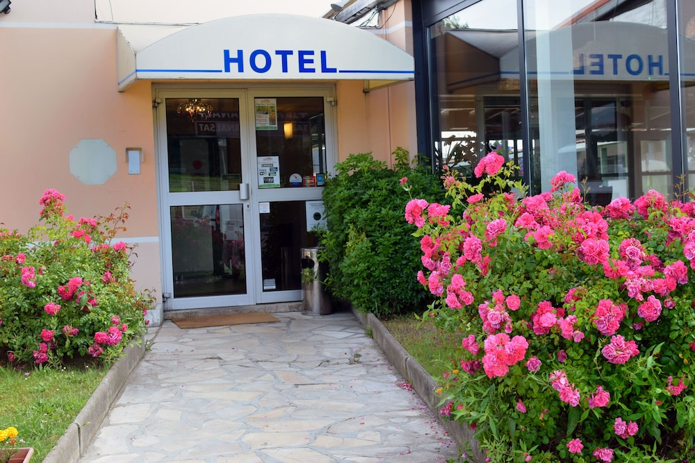 Hotel Restaurant Les Jardins DEpône