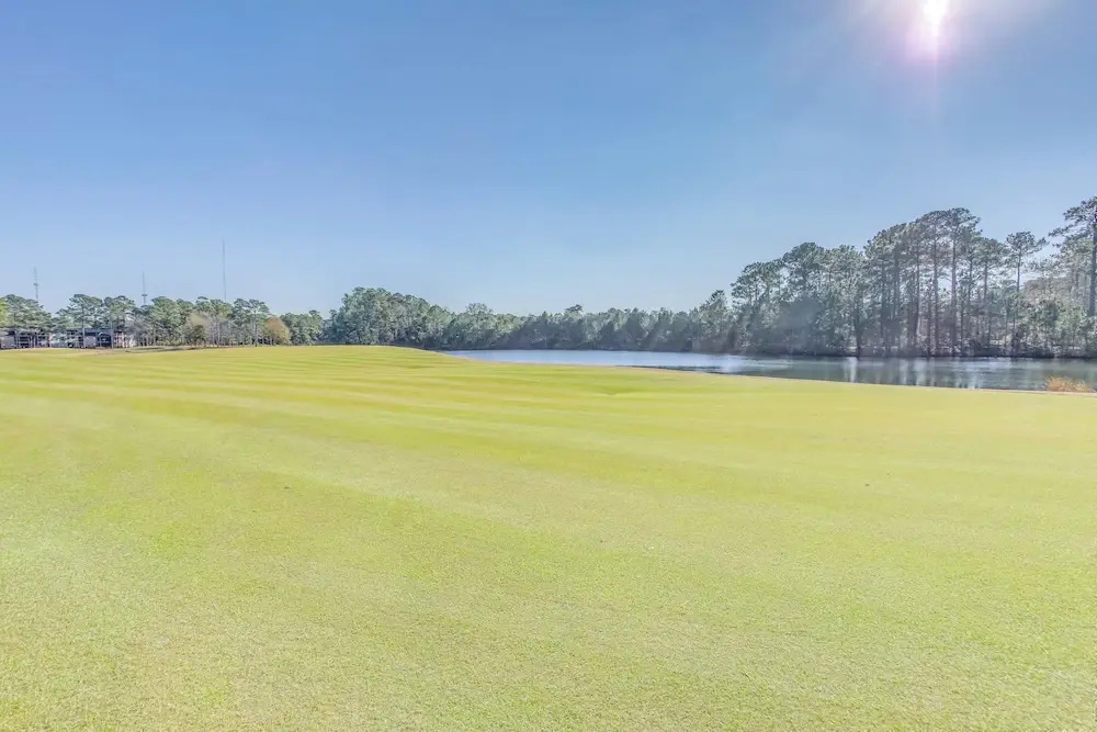 Pawleys Island Condo w/ Screened Porch + Golfing!