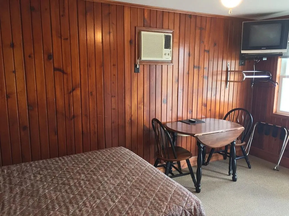 Evergreen Inn