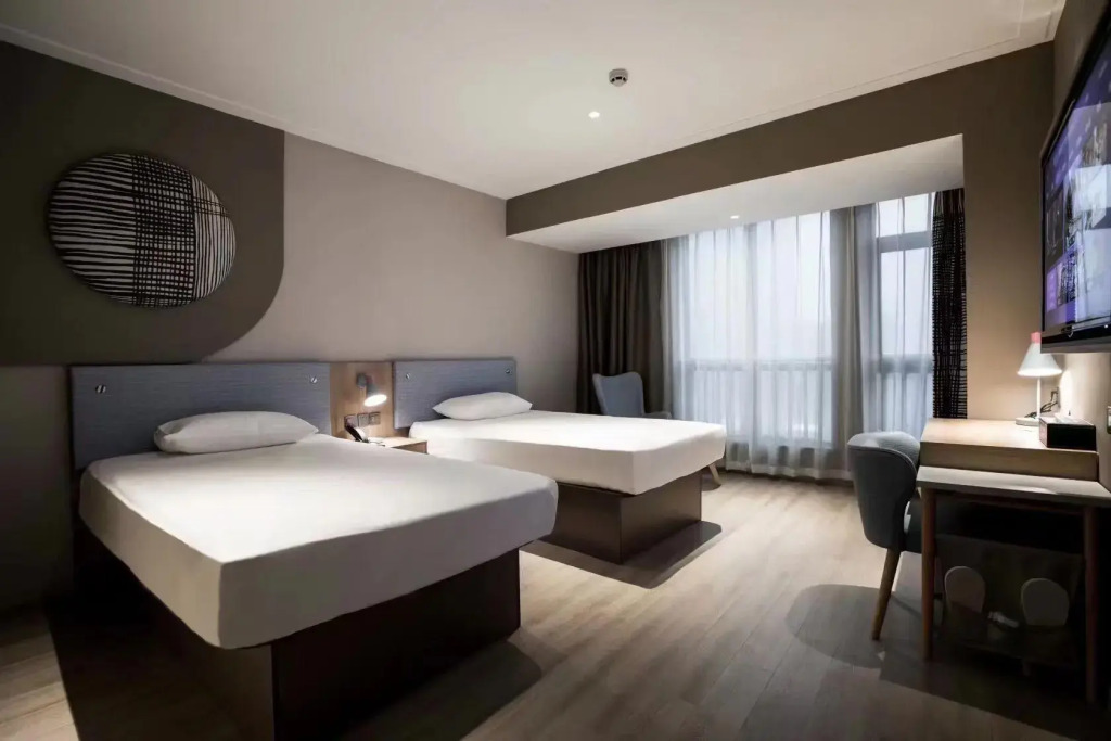 Home Inn(Suzhou Wujiang Shengze Fortune Center Store)