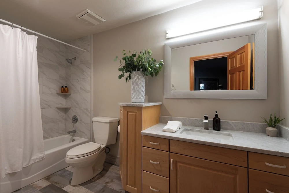 Sleeps 16! Modern Mountain Escape w/ Hot Tub Mason by Avantstay
