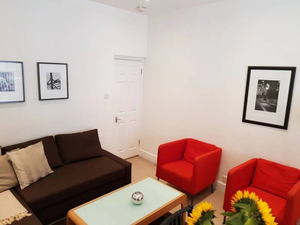 Modern 2 Bedroom Flat in Victoria - Zone 1