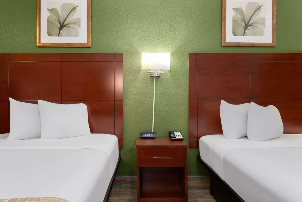 Travelodge Suites by Wyndham Lake Okeechobee