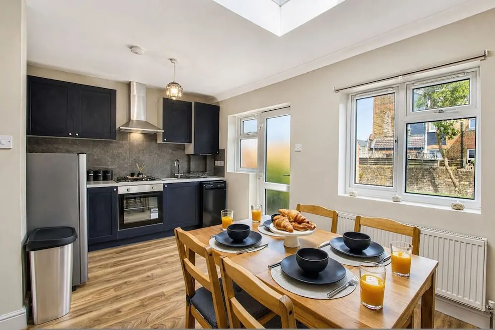 Wembley Garden Retreat 4BR Sleeps 7 Near Station