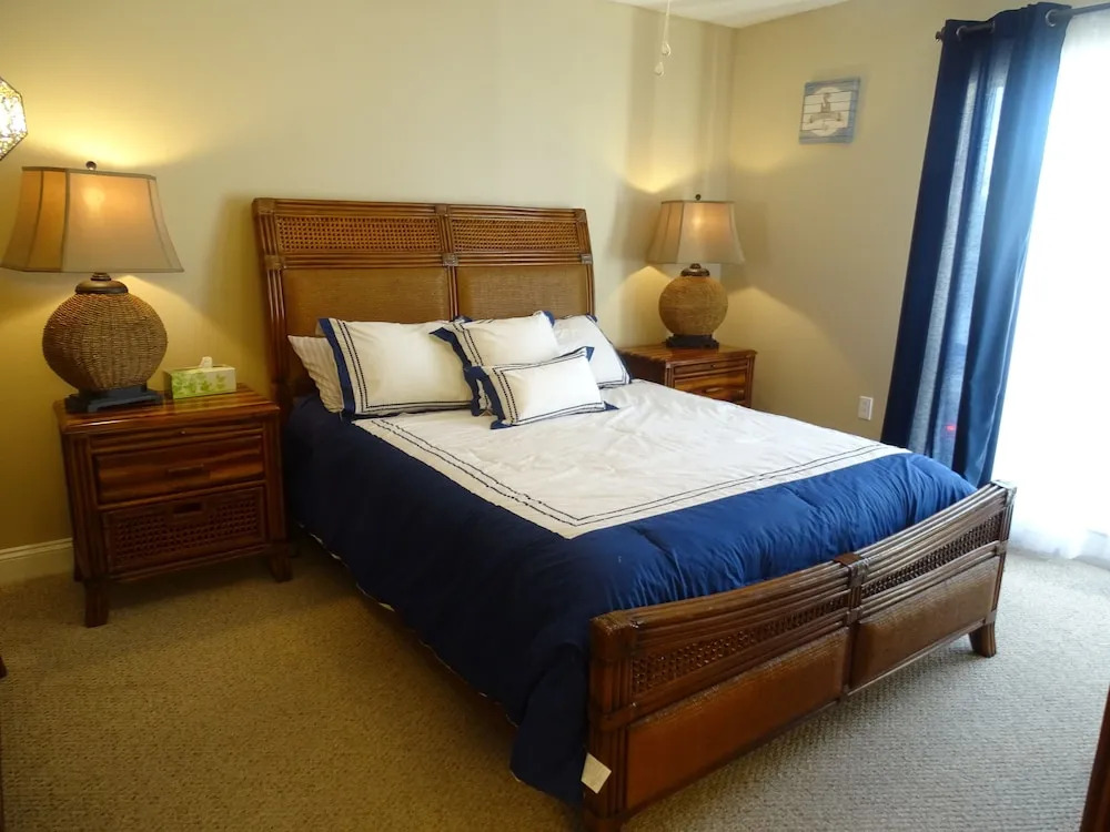Bay Oaks E-82 2 Bedrooms 2 Bathrooms Apts