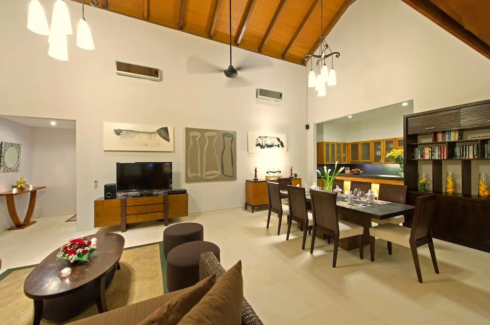 Villa 3br -100m to Kudetaseminyak Beach
