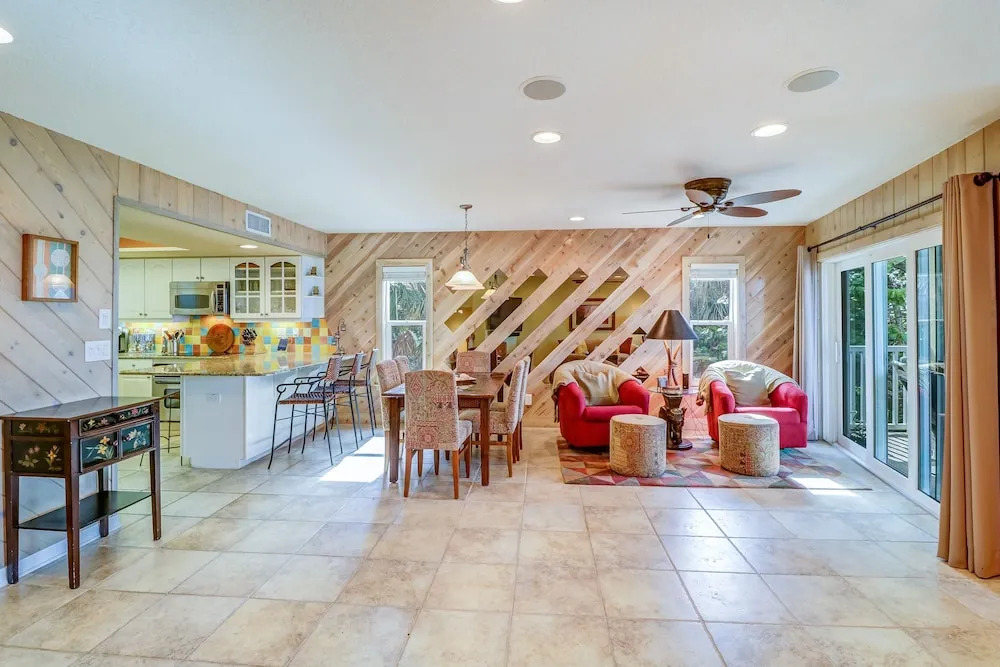 New Listing! Beachfront Bliss W/ Stunning Views 3 Bedroom Townhouse
