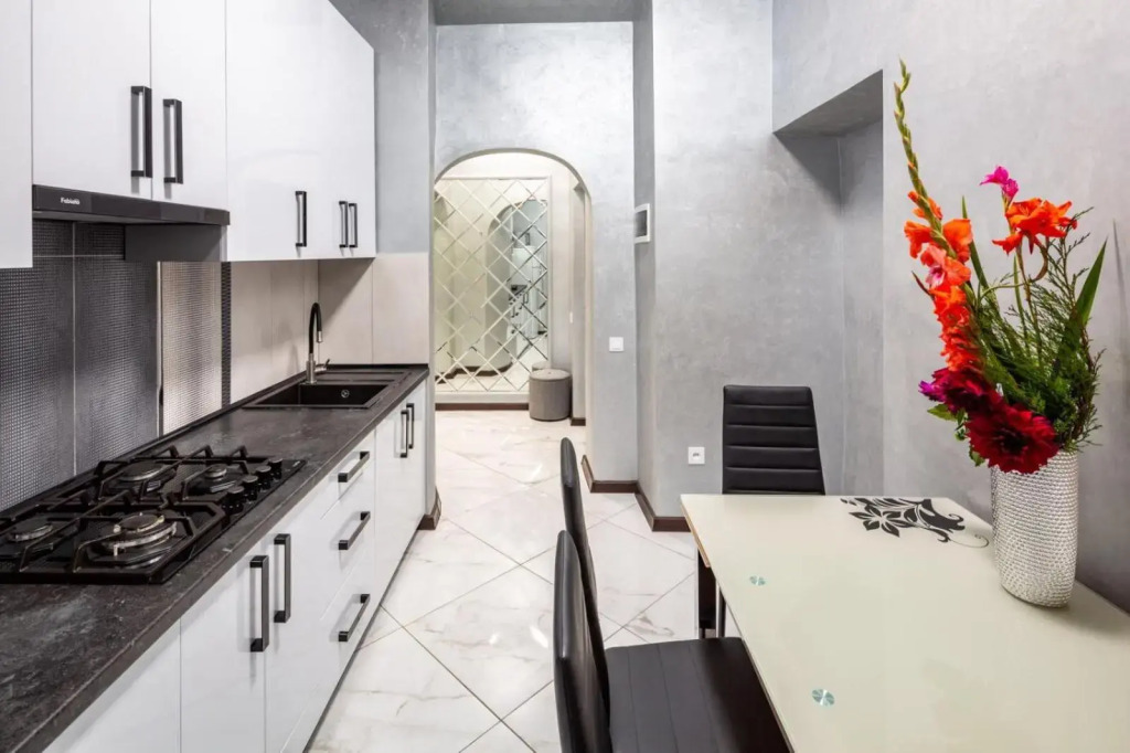 Apartment with 2 bedrooms near Opera House Gorodotska Street