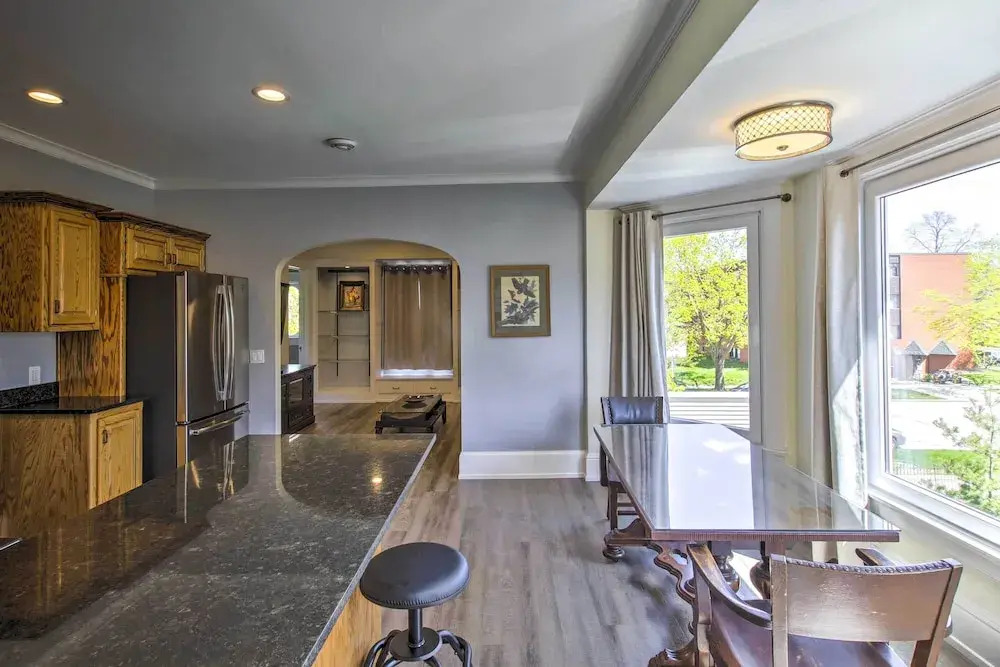 Apt w/ Shared Gas Grill, 2 Blocks to Dtwn!