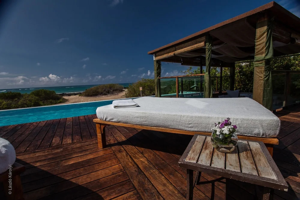 Iguana Crossing Boutique Hotel