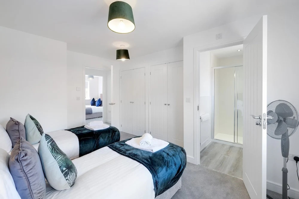 Modern 5 Bedroom 3 Bath Hse Aylesbury
