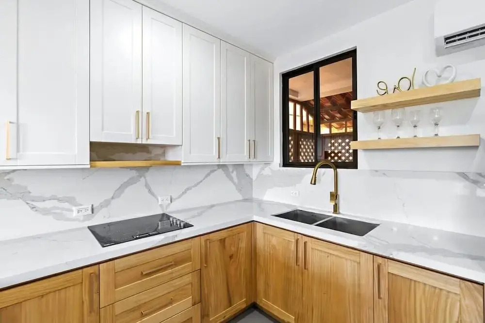 Modern Split-Level 2-Bedroom Condo with Pools, Terrace & Easy Beach Access