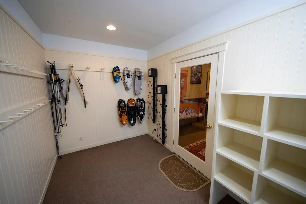 Luxury 6Br Solitude Village- Indoor Bball Court, Private Tub Home