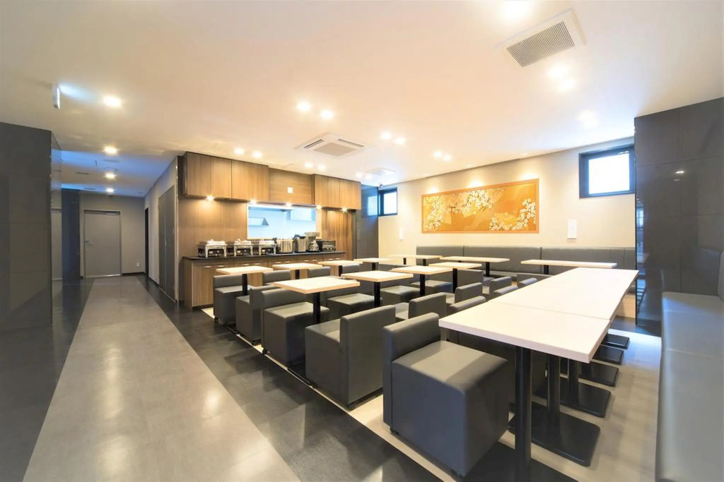 Shinsaibashi-Higashi Crystal Hotel