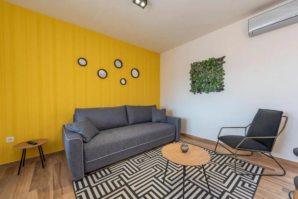 LUXURY APARTMENTS - LA VIR 3 & 4