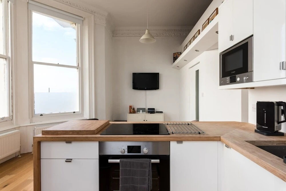 Immaculate 1-bed Apartment on Hove Seafront