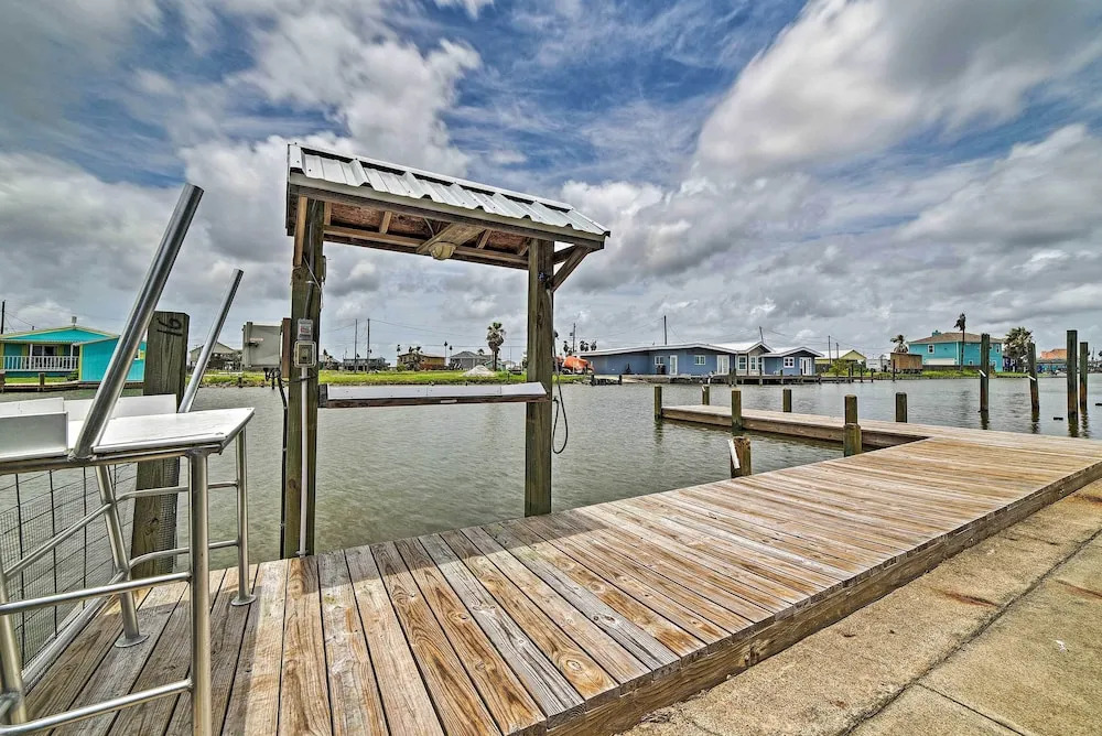 Waterfront Rockport Home w/ Deck & Boat Ramp!