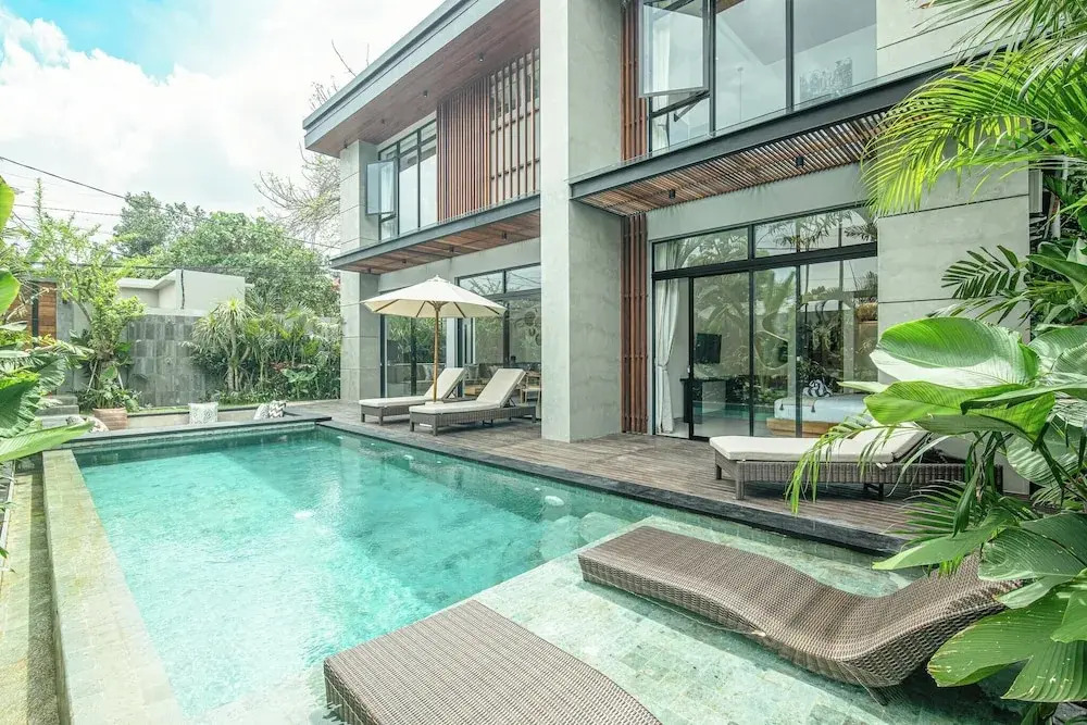 Elegant 5BR Modern Villa Steps From Caf Del Mar