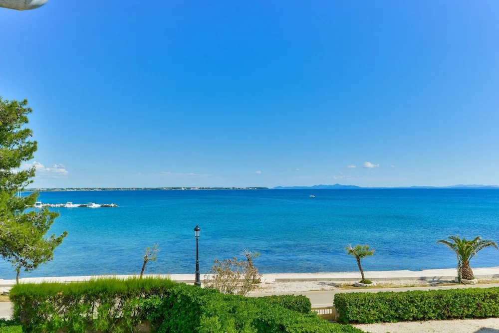 Beachfront Apartment Liveri 2