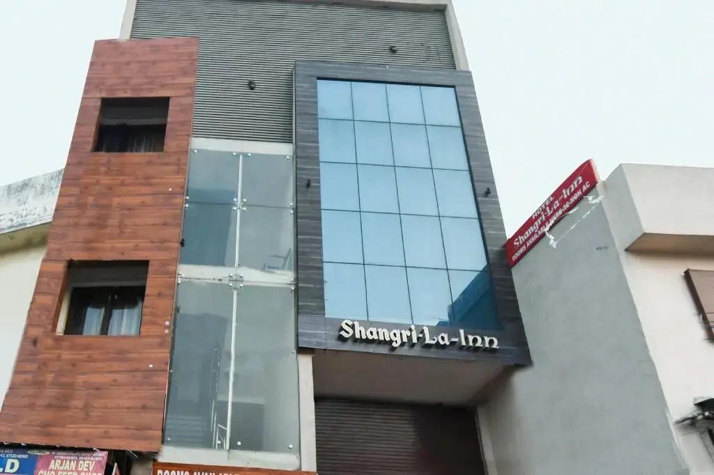 Shangri La Inn by OYO Rooms