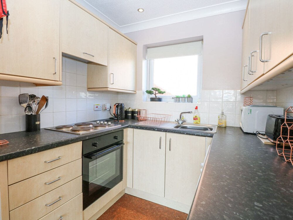 98 Waterside Park