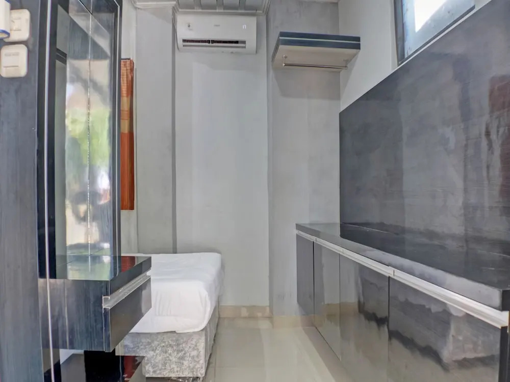 OYO Life 92830 Homestay Slamet Riadi Iv