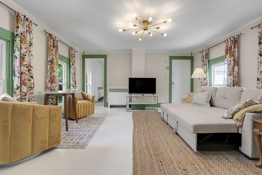 Gage Farmhouse Limit 6 2 Bedroom Apts by RedAwning