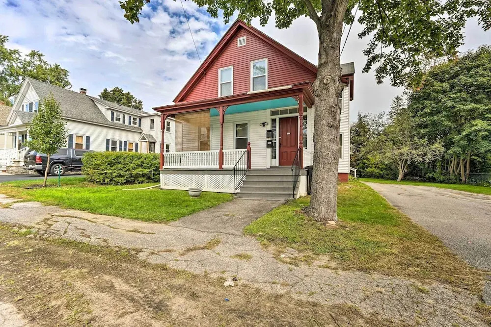 Updated Vintage Apartment < 1/2 Mi to Main St