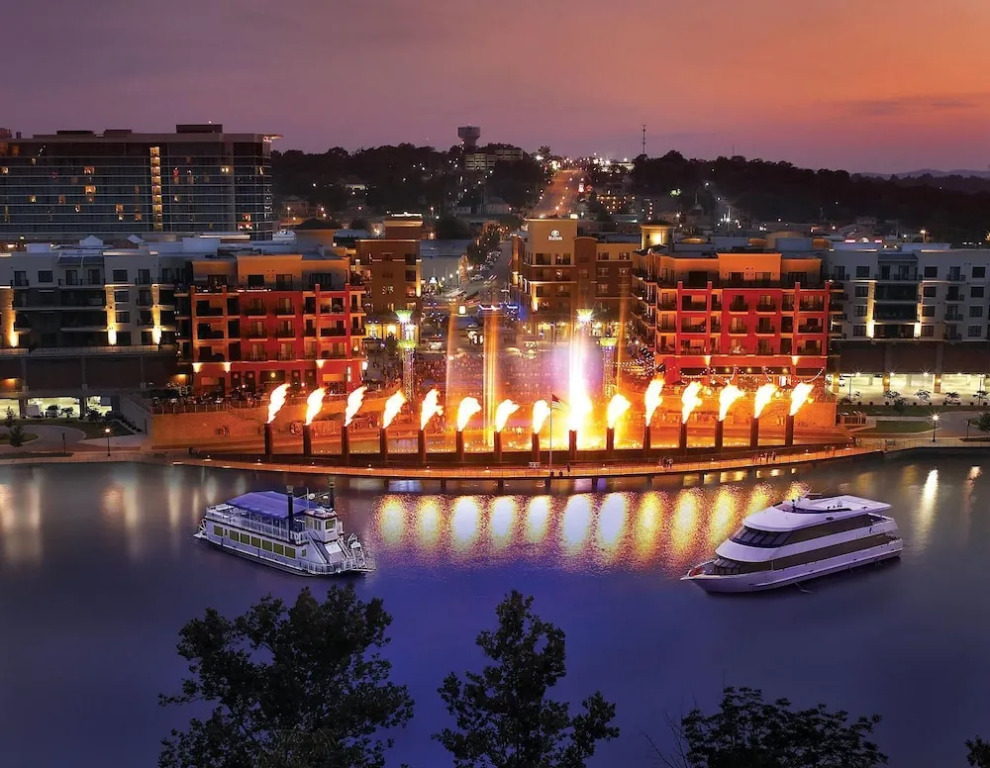 Downtown House in Historic Branson - Awesome Location