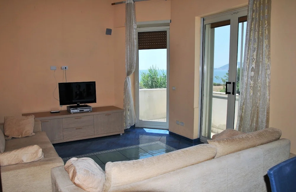 Air-conditioned Apartment With sea View Balcony in the Center of Formia