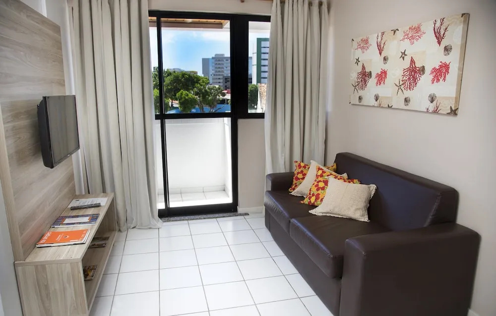 NA BEIRA MAR DE PAJUCARA - EDIFICIO NEO 2 - APARTAMENTO COM 02 QUARTOS - TEM VARANDA- VISTA LATERAL DO MAR - AVENIDA DOUTOR ANTONIO GOUVEIA 1081- CONSUMO ELETRICO É PAGO No CKECK-OUT 1KWH É 1,35 REIAS