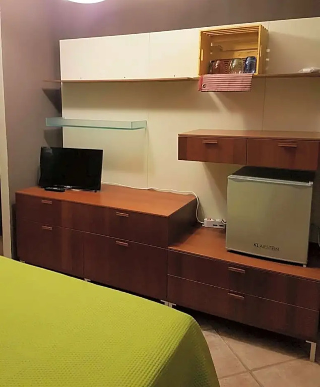 Al 32 Y 3 (Adults Only)