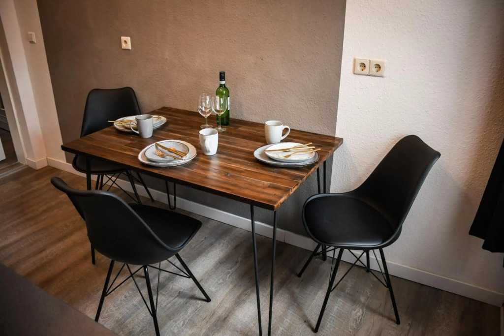 Moderne Ferienwohnung in direkter Nähe zur Uni, Netflix Gratis, WLAN, Waschmaschine, Geschirrspüler, Zentrum,