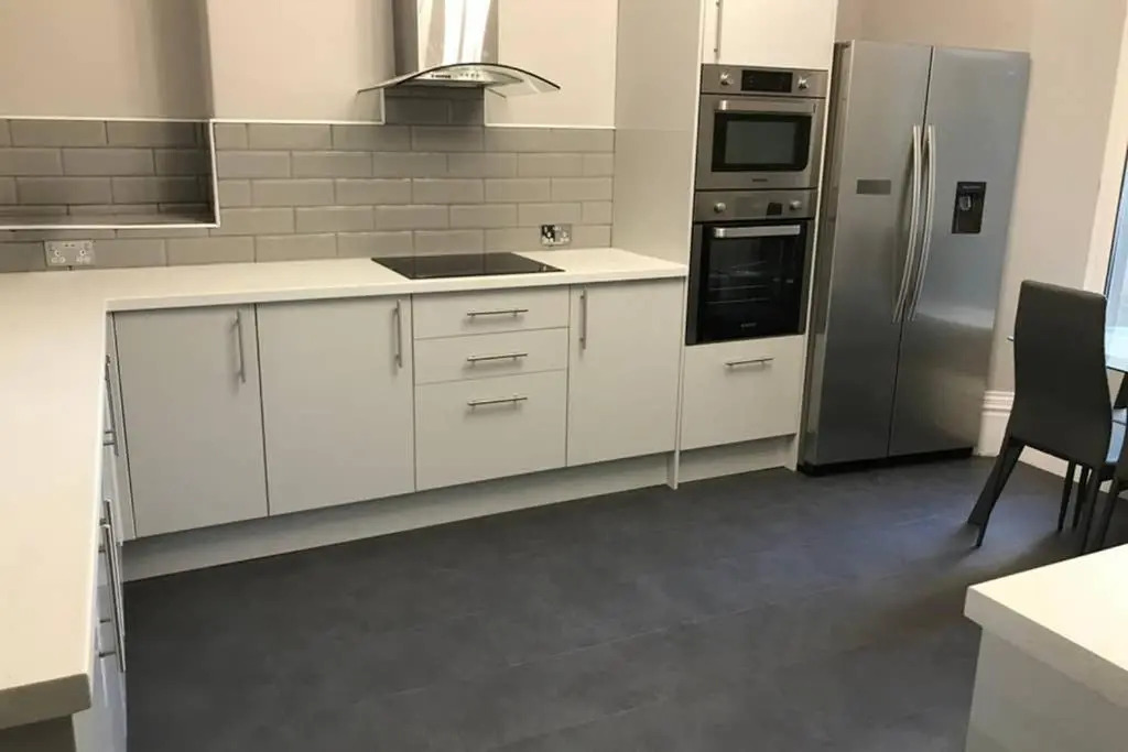 Large 7 bedroom House with Parking near City Centre