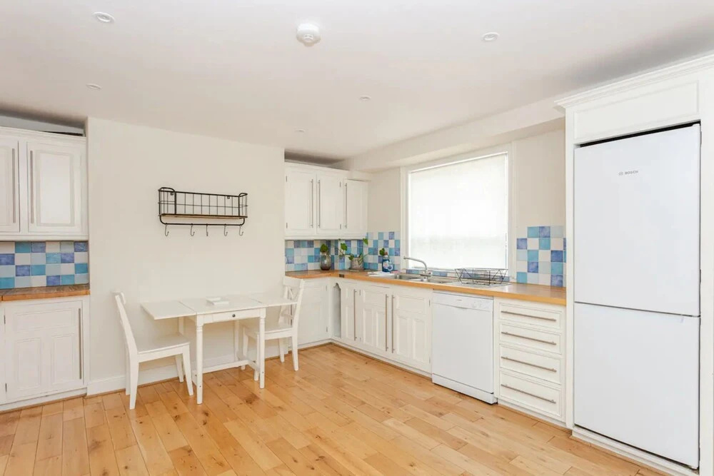 Beautiful 5 Bedroom Home With Garden in South Kensington