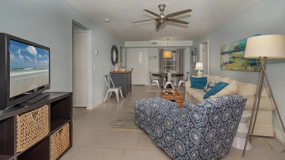 Tastefully Decorated Sea Woods Veranda Close to Pool Fitness Room Sv162