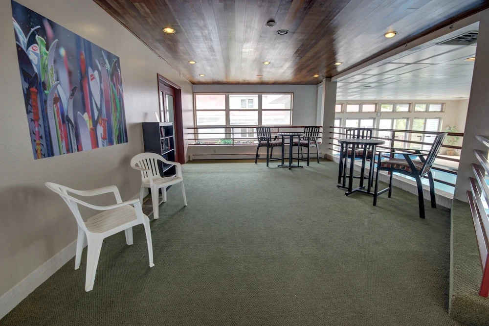 Liftside 402 by SummitCove Vacation Lodging