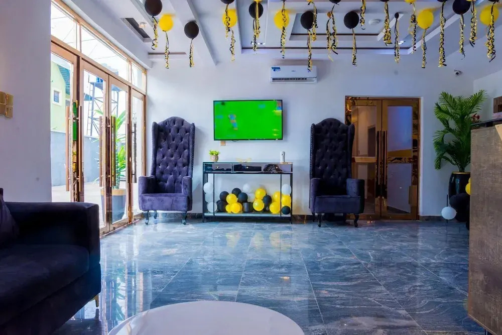 House 10 Luxury Hotel and Suites