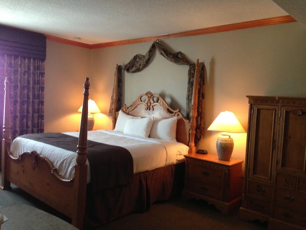 Petawawa River Inn & Suites
