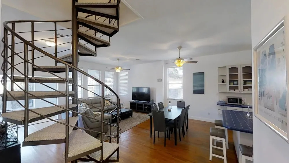 3 1st Street- Sea View - 6 Br Home