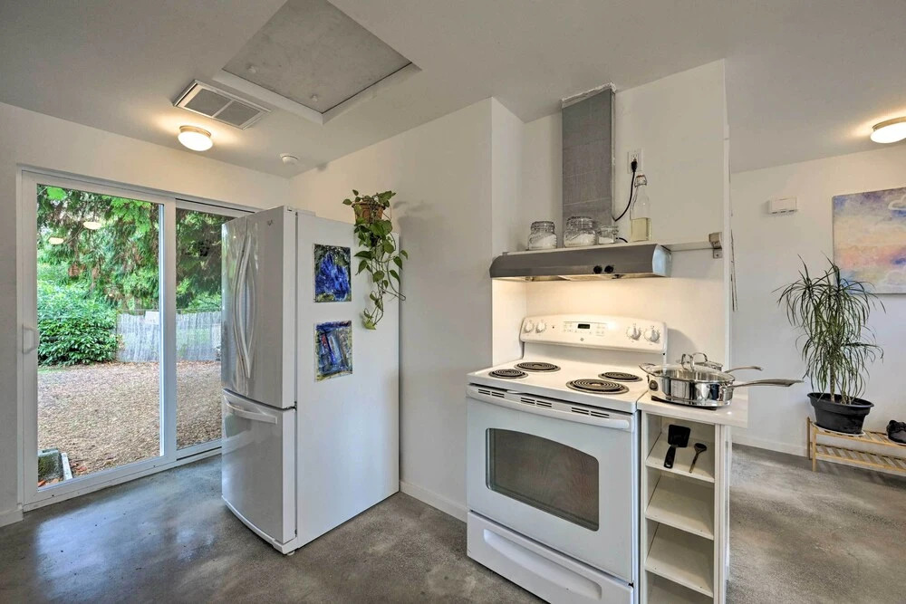 Bright Seattle Cottage w/ Private Backyard Access!