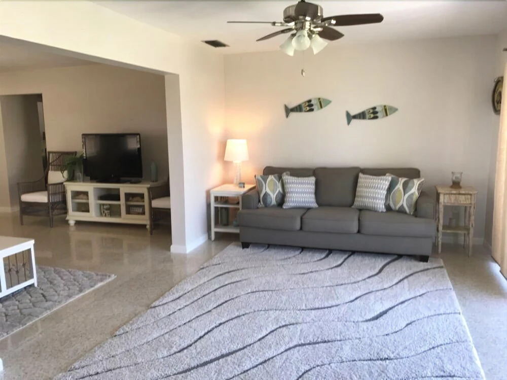526 72nd St - 2 Br Home