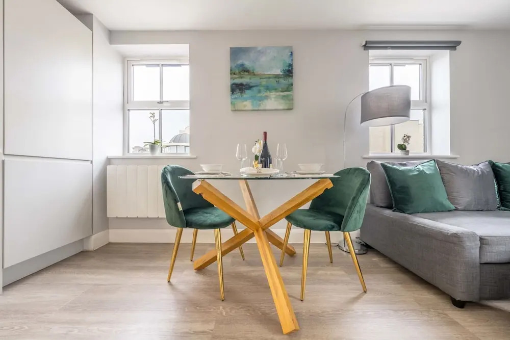 Super Luxe Central Maidenhead Apartment